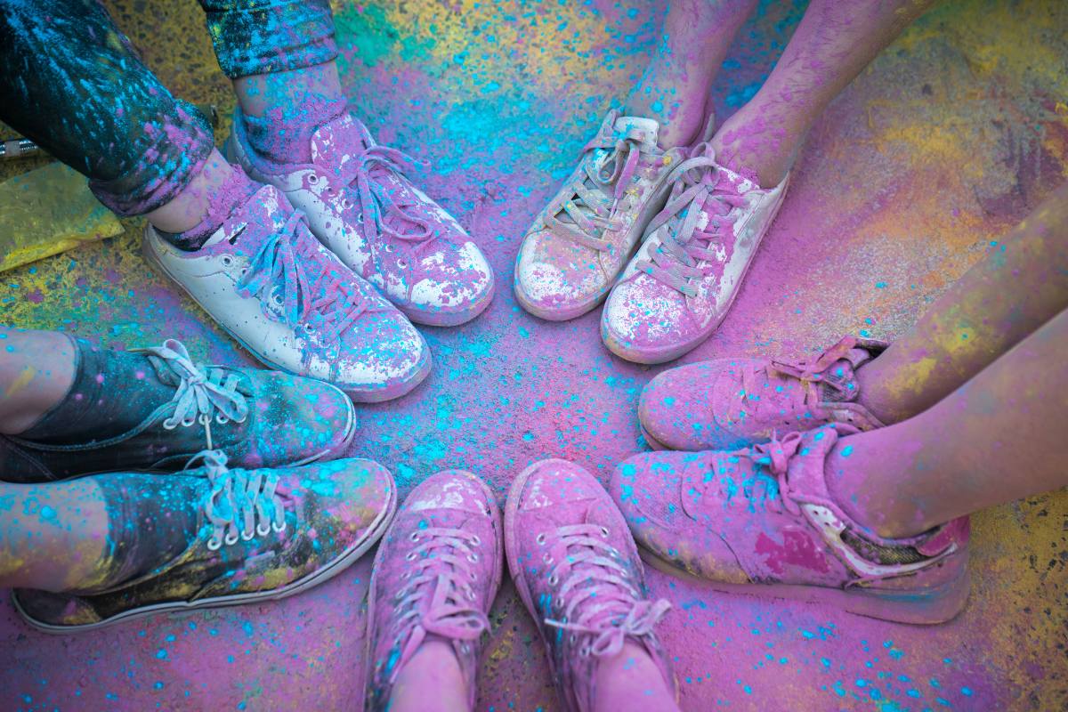 Transforme Seus Sapatos Antigos: Guia Completo de DIY e Customização; Dicas Essenciais para Manutenção e Renovação de Calçados em Casa; Os Melhores Produtos para Customizar Seus Sapatos Como um Profissional; Como Dar Brilho e Vida Nova aos Seus Sapatos de Couro e Tênis; Ideias Criativas para Personalizar Seus Sapatos com Estilo e Economia