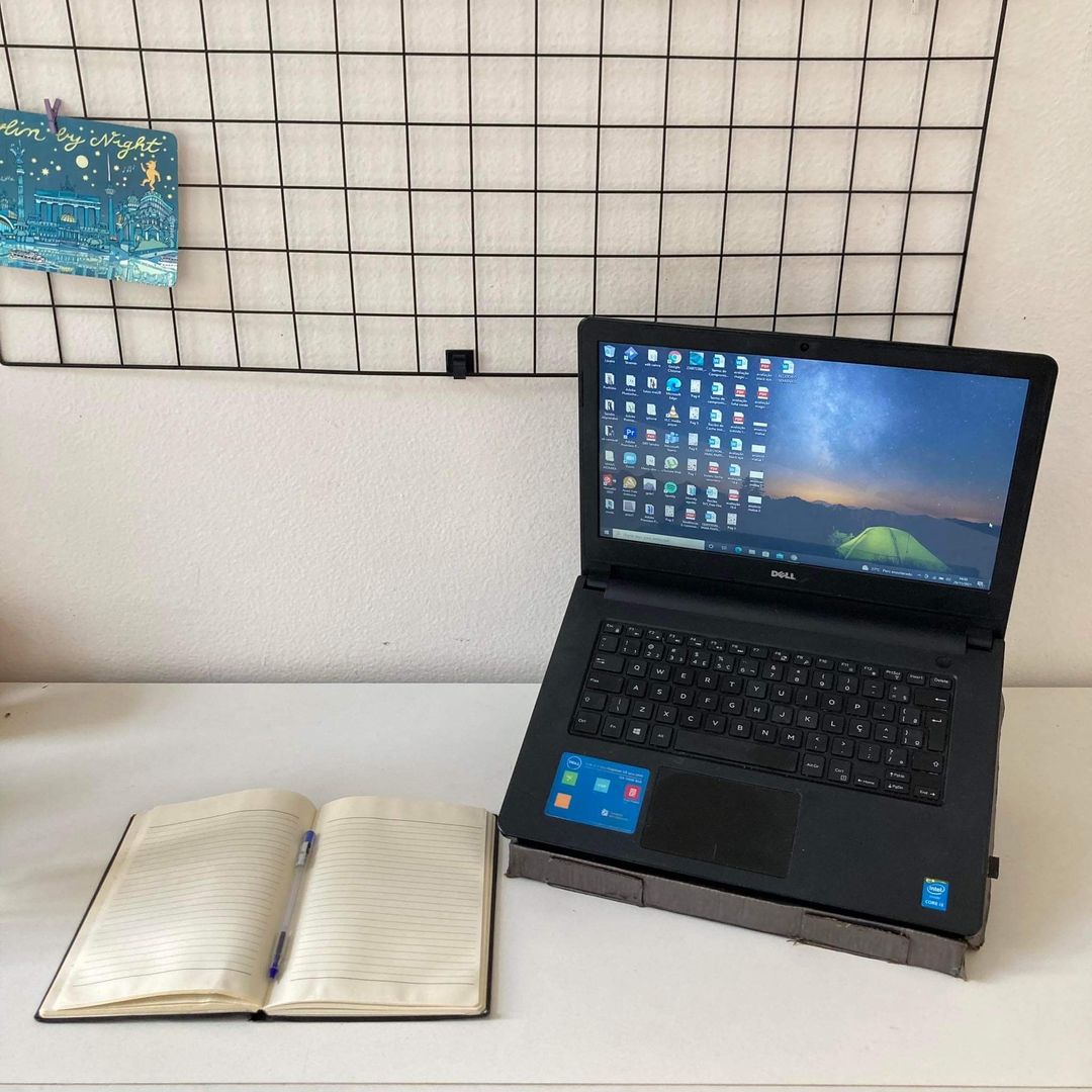 Materiais Reciclados para Projetos DIY: Além do Suporte de Notebook