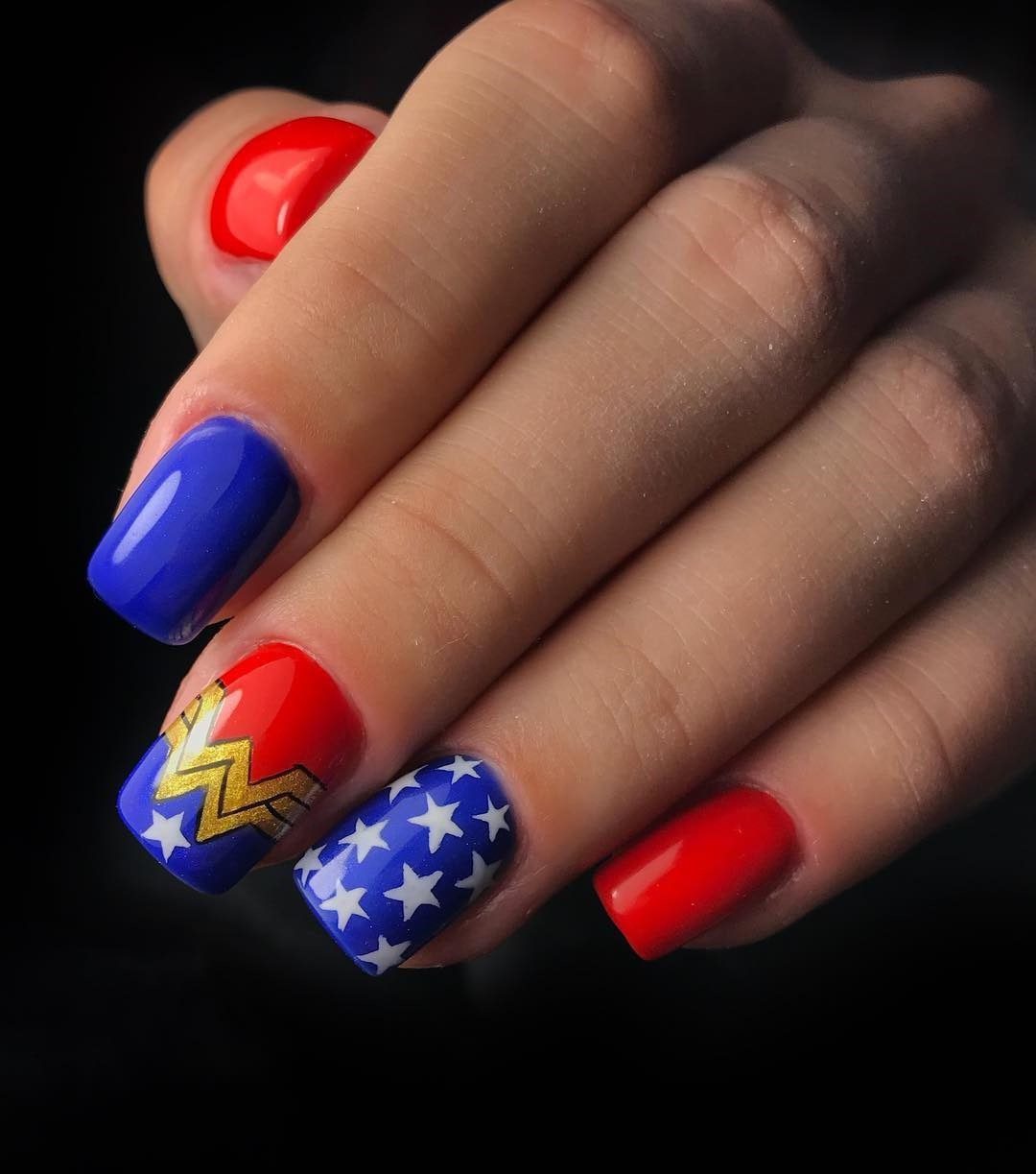 Transforme Suas Unhas: 5 Técnicas Fáceis de Nail Art para Iniciantes