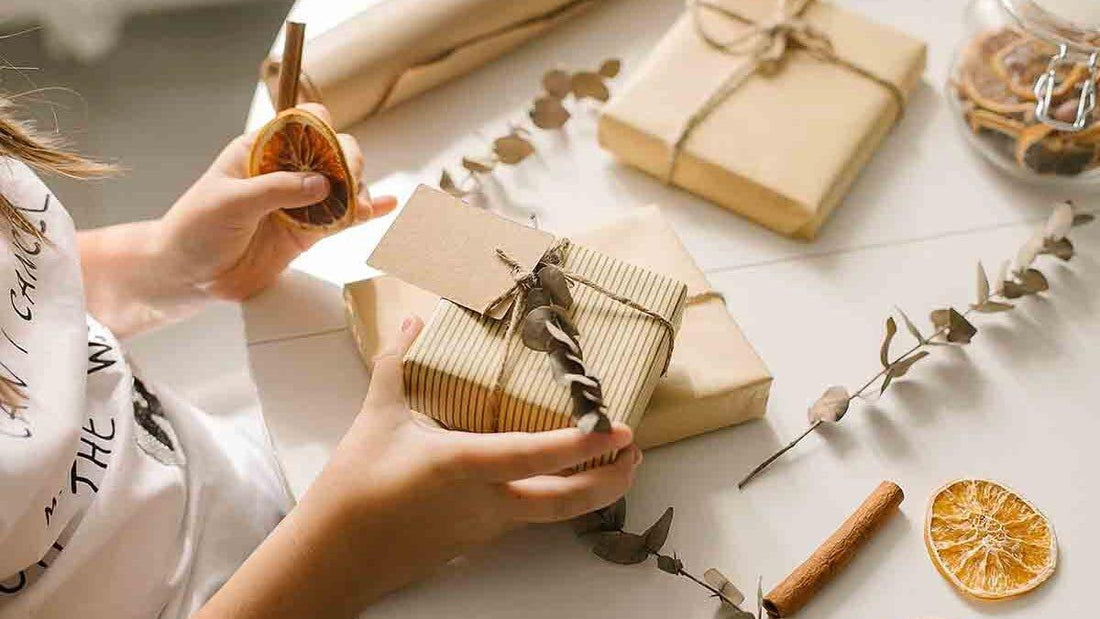 5 Ideias Criativas de Embalagens de Presente para Encantar
Como Escolher o Papel de Presente Ideal para Cada Ocasião
Onde Comprar Embalagens de Presente: Guia Completo
Materiais Essenciais para um Preenchimento de Caixa de Presente Perfeito
Tendências em Embalagens de Presente Sustentáveis