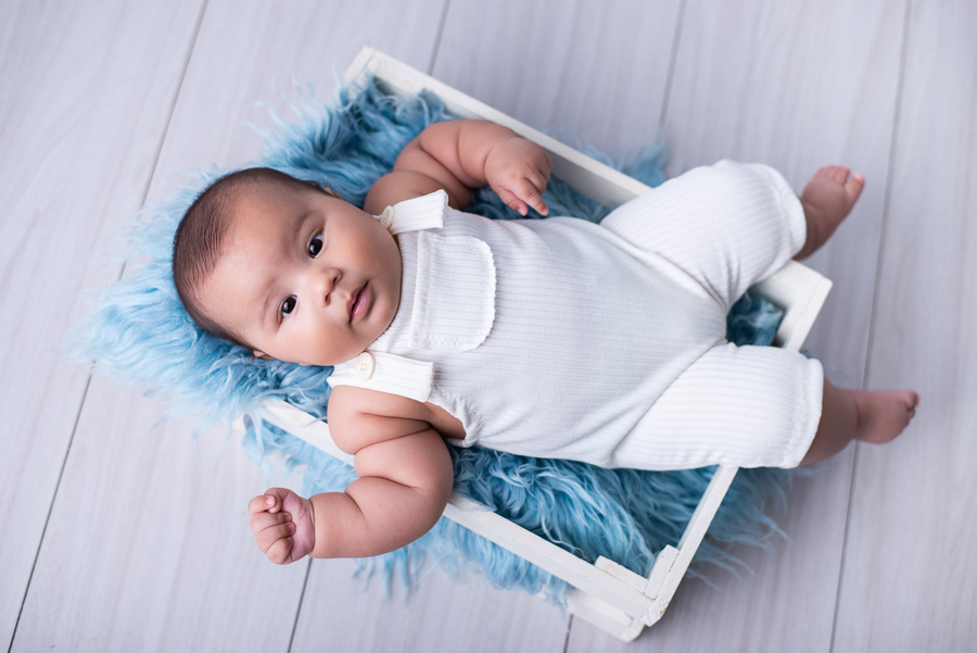 Ensaio Lifestyle vs. Estúdio: Qual o Melhor para seu Bebê de 3 Meses?