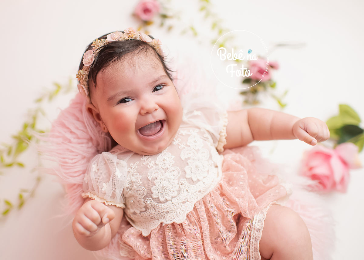 Ensaio Lifestyle vs. Estúdio: Qual o Melhor para seu Bebê de 3 Meses?