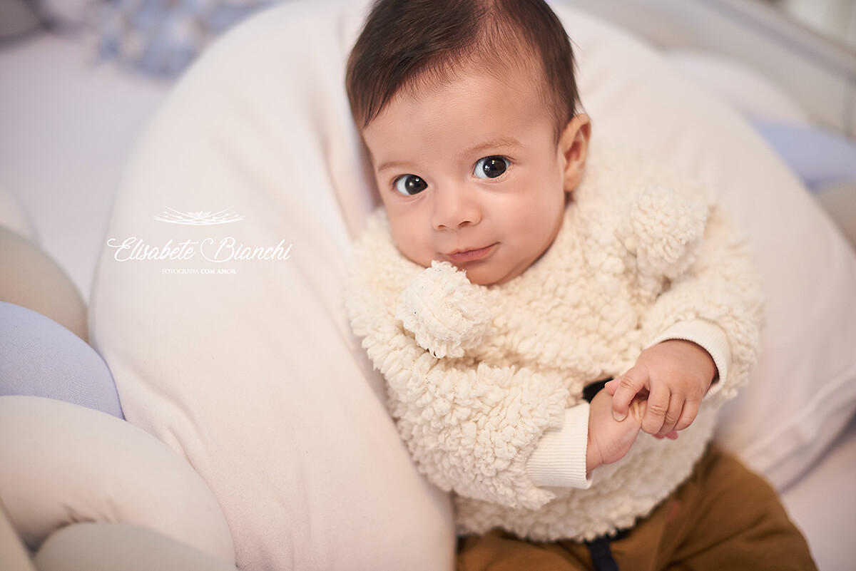 Ensaio Lifestyle vs. Estúdio: Qual o Melhor para seu Bebê de 3 Meses?