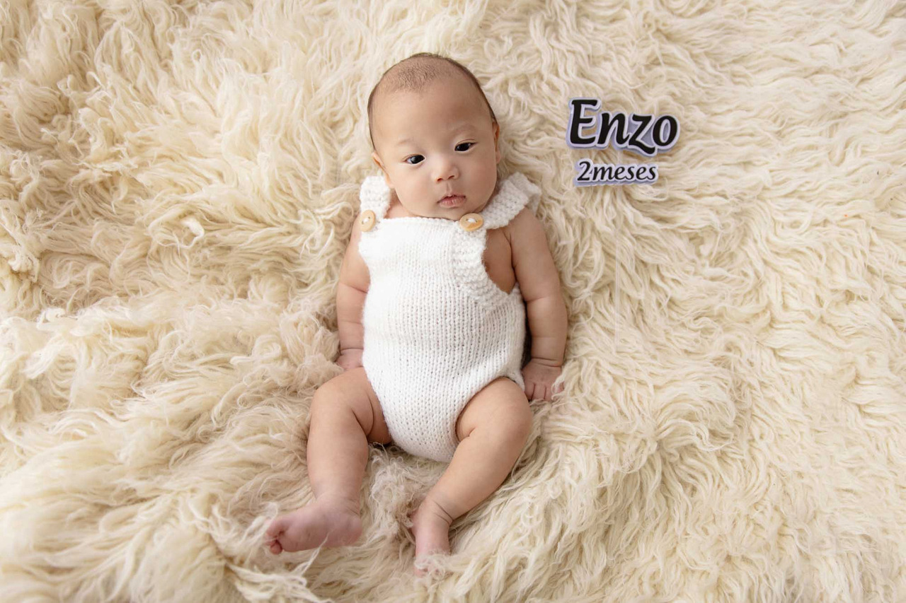 Ensaio de 2 Meses: Capturando a Essência da Transição do Bebê