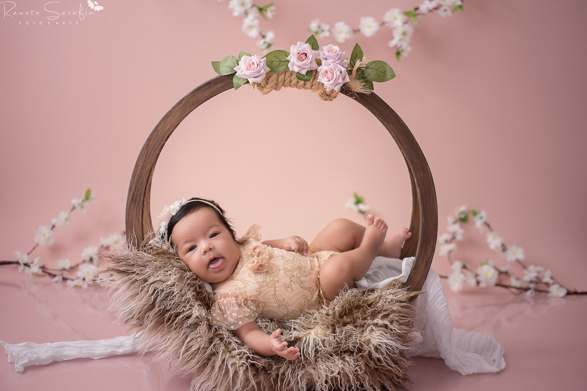 Ensaio de 2 Meses: Capturando a Essência da Transição do Bebê