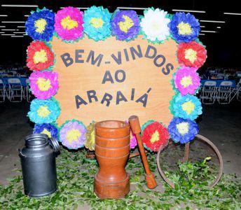materiais recicláveis decoração festa junina entrada