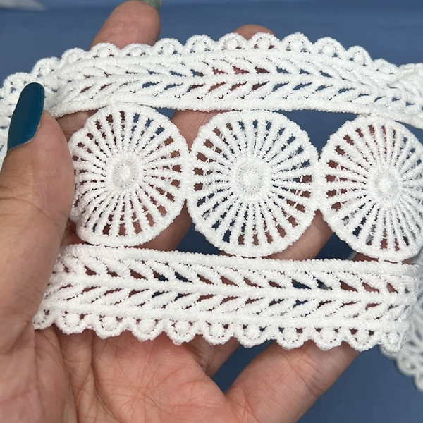 Entremeios de Crochê para Roupas: Tendências e Tutoriais