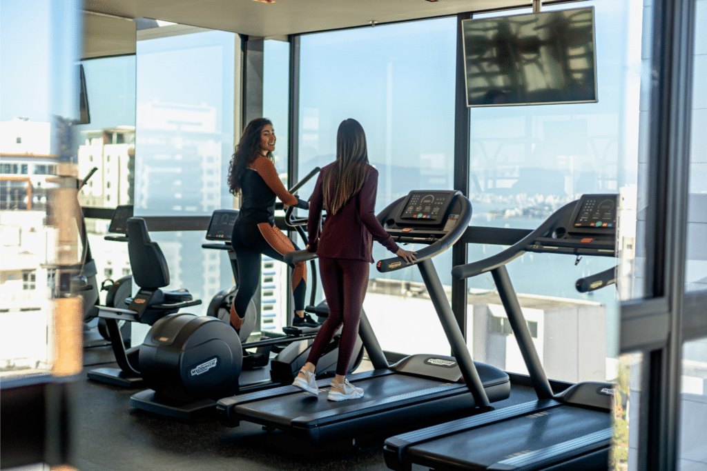 5 Exercícios Essenciais para Fazer no Quarto de Hotel