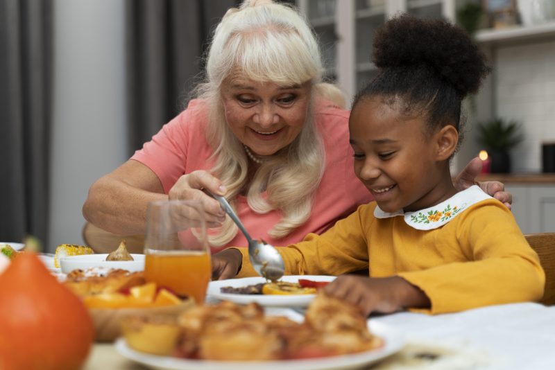 Estilo de vida saudável para avós: como os netos ajudam