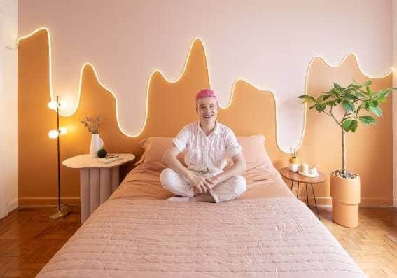 Estilo minimalista colorido: poucas peças, muita cor