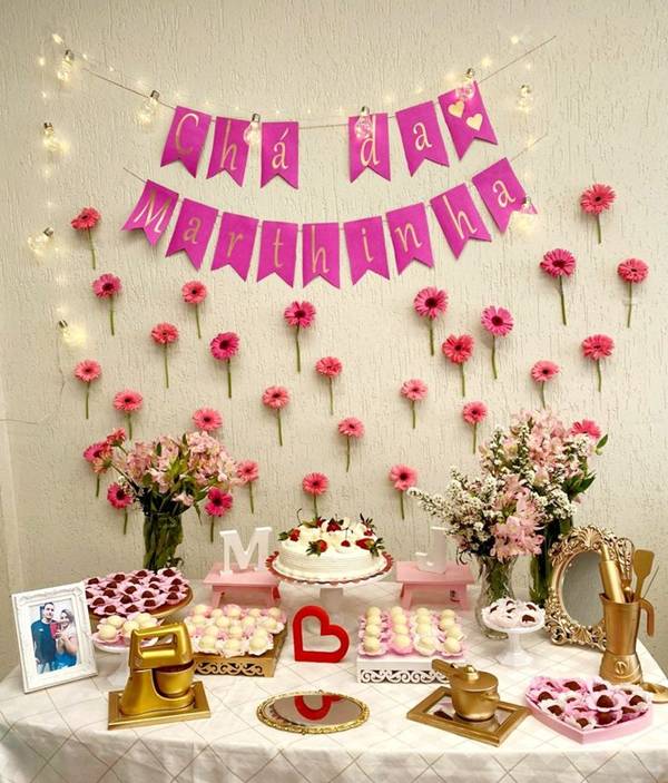 Guia Completo: Como Montar um Bolo de Fraldas Perfeito para Seu Chá de Bebê; Lembrancinhas de Chá de Bebê DIY: 10 Ideias Criativas e Baratas; Cardápio para Chá de Bebê Econômico: Receitas Simples e Deliciosas; Decoração com Balões Desconstruídos: O Toque Moderno para Seu Chá de Bebê; Chá de Bebê Sem Estresse: O Guia Definitivo de Planejamento Rápido