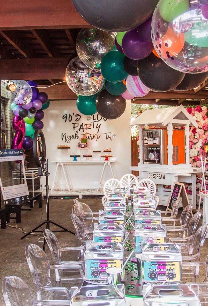 ideias criativas decoração festa anos 90