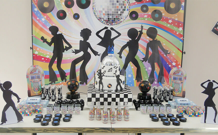 decoração festa anos 90 vs anos 80