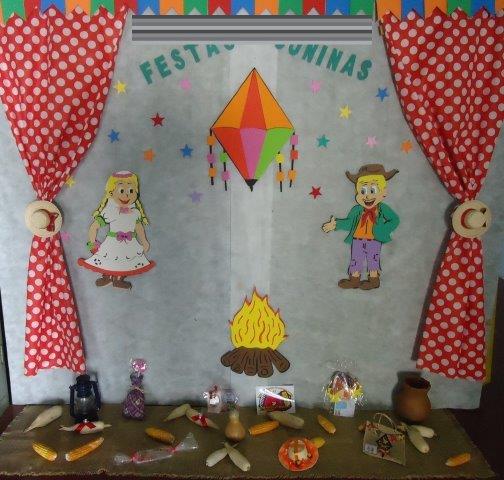 decoração de festa junina escolar vs. festa junina em casa