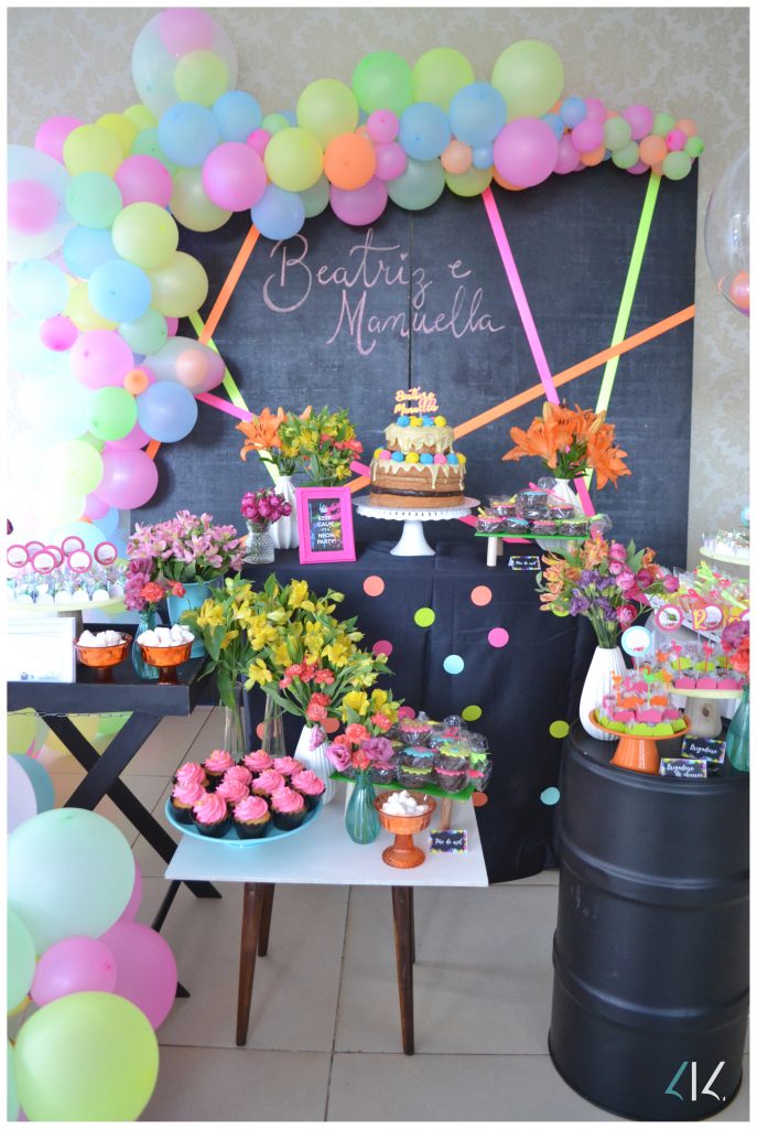 ideias de decoração festa neon simples e barata