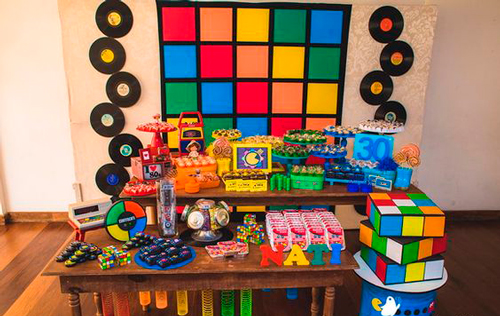erros comuns decoração festa anos 80 evitar