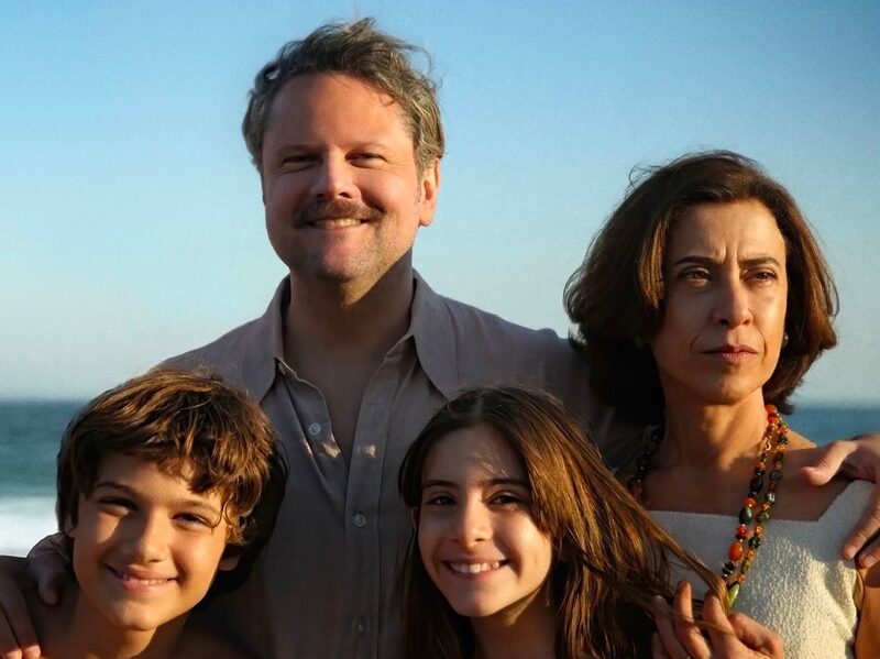 Benito Mussolini no Cinema: Como 'Estou de Volta' Aborda a História