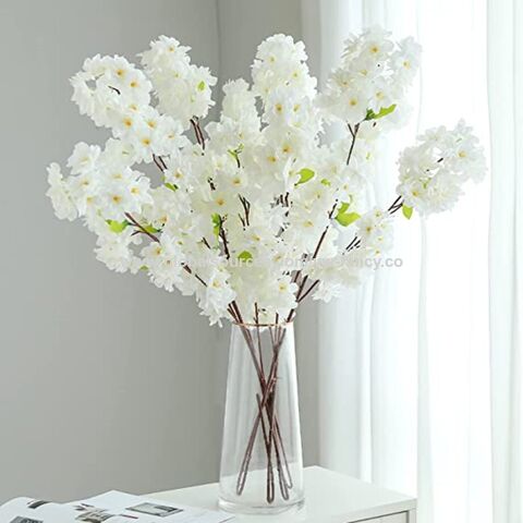 flores artificiais em vasos