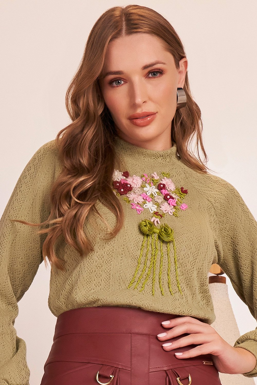 ideias de flores de croche para blusas modernas