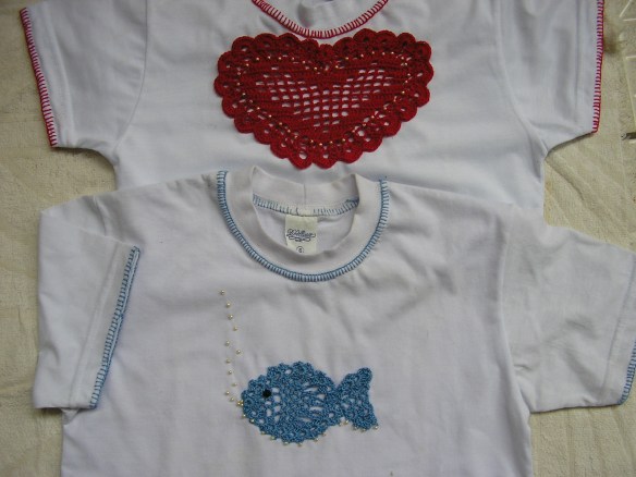 como evitar flores de croche pesadas na blusa