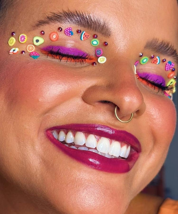 maquiagem de carnaval com glitter vs pedraria