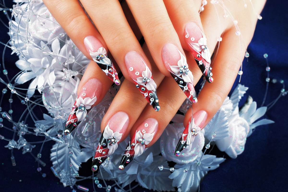 quanto custa fazer unhas coloridas em salão