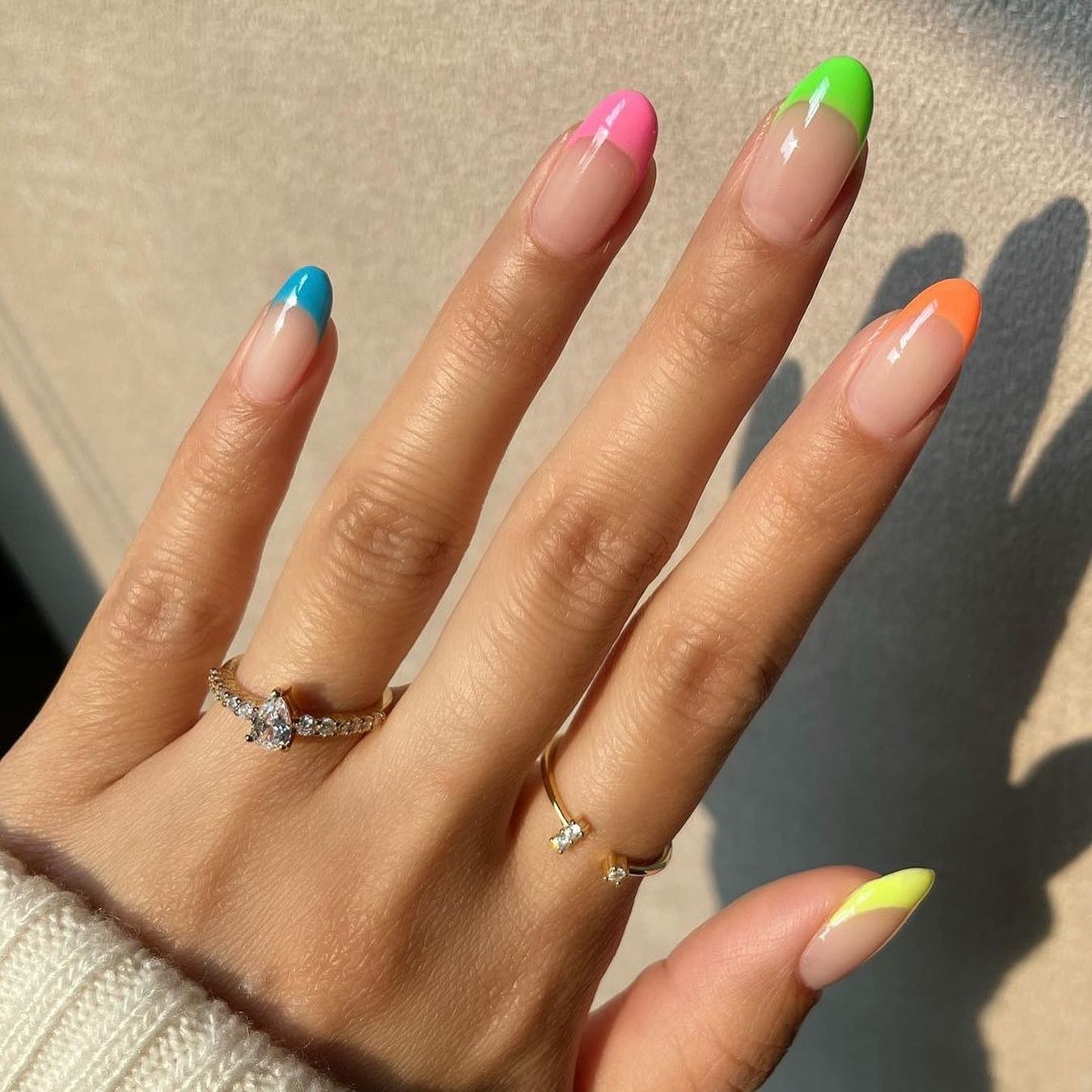 quanto custa fazer unhas coloridas em salão