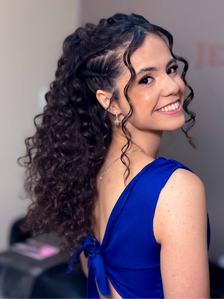 foto penteado cabelo cacheado longo