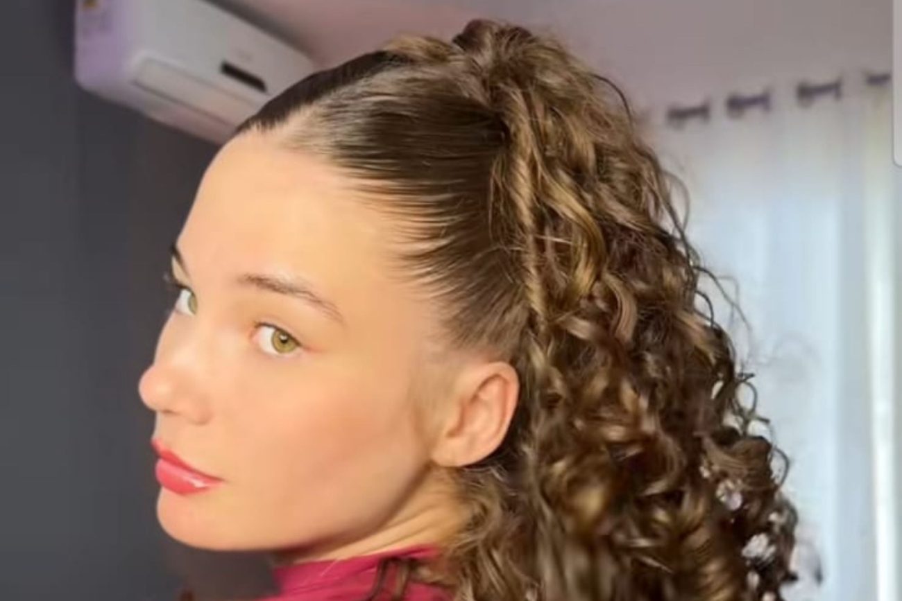 foto penteado cabelo cacheado dia a dia