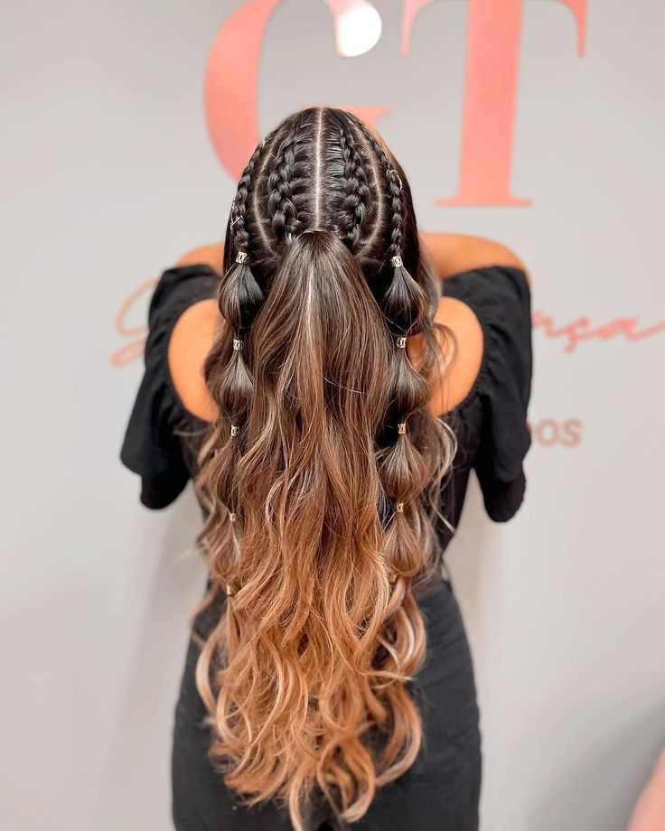 foto penteado cabelo cacheado afro puff