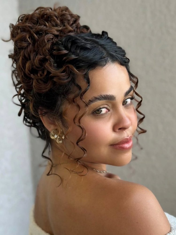 penteados para cabelo cacheado curto