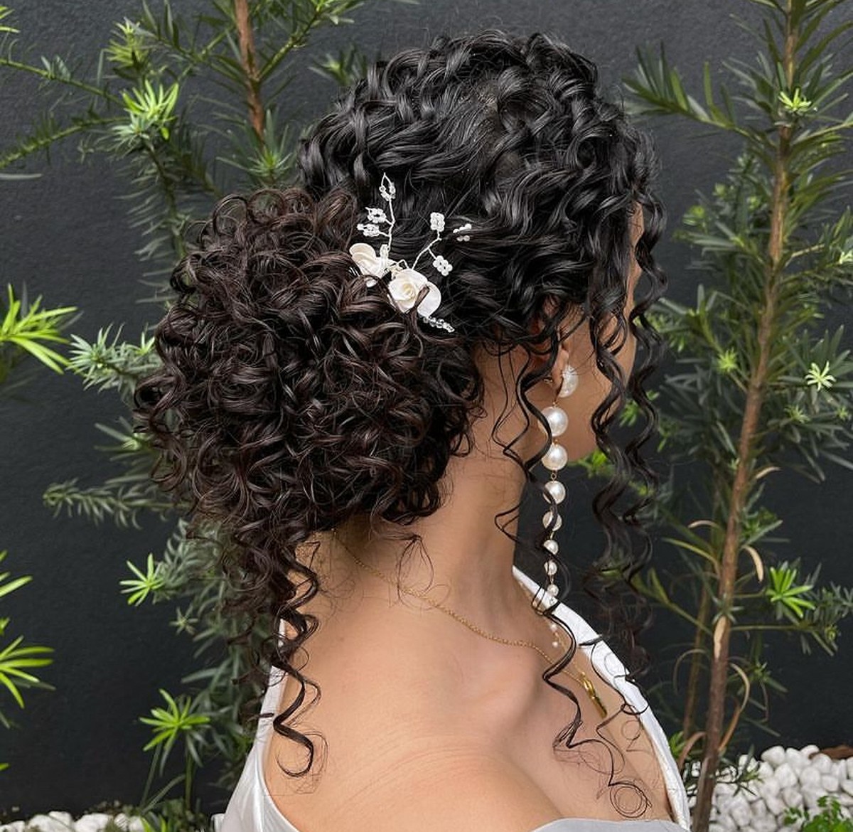 penteados para cabelo cacheado para casamento