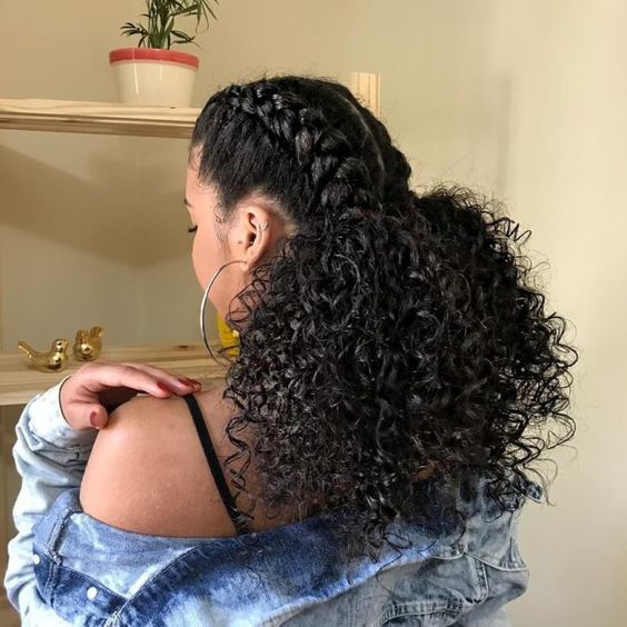 penteados para cabelo cacheado para o verão