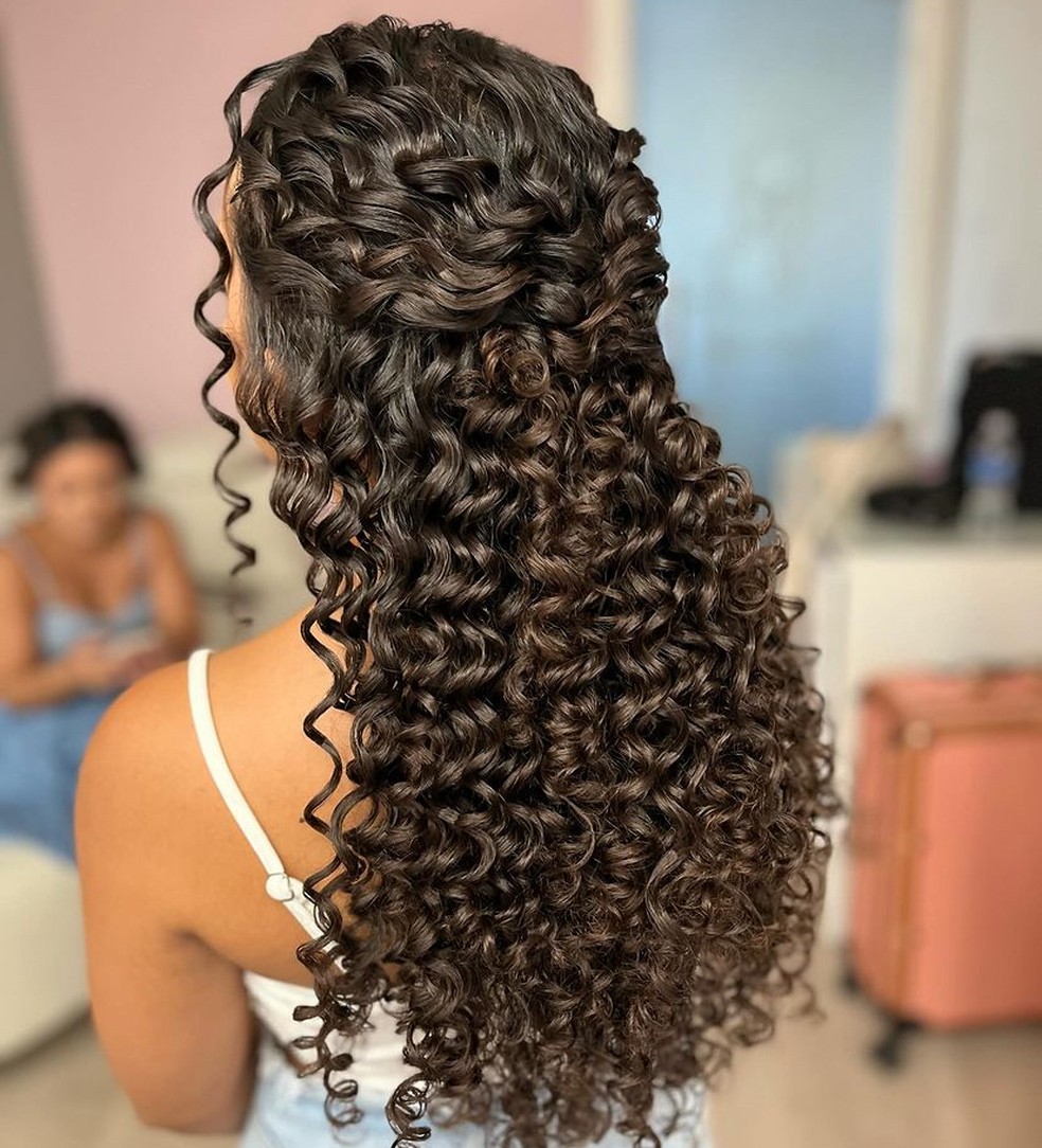 penteados para cabelo cacheado com trança