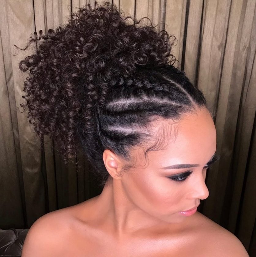 penteados para cabelo cacheado com acessórios