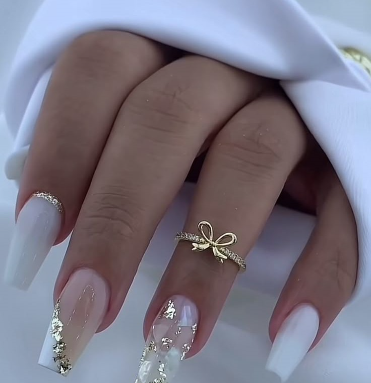 Unhas brancas marmorizadas