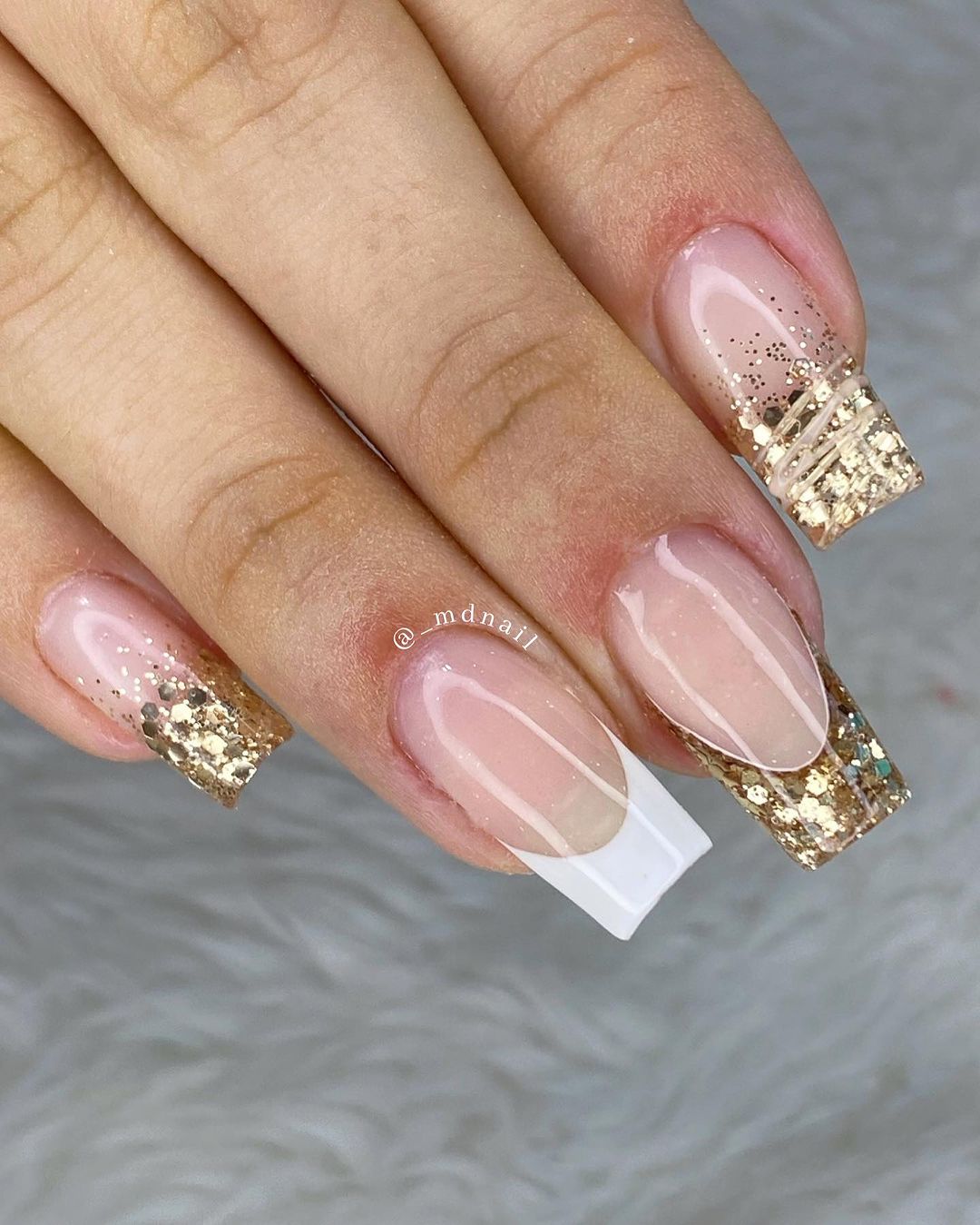 Unhas peroladas brancas