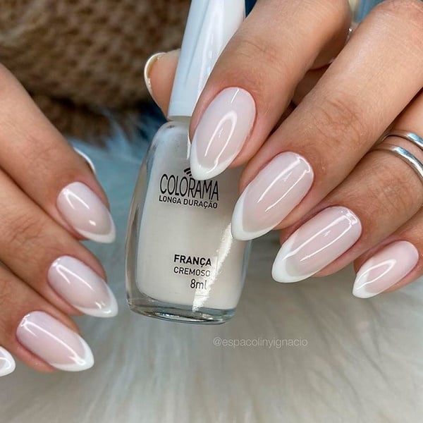 Unhas peroladas brancas