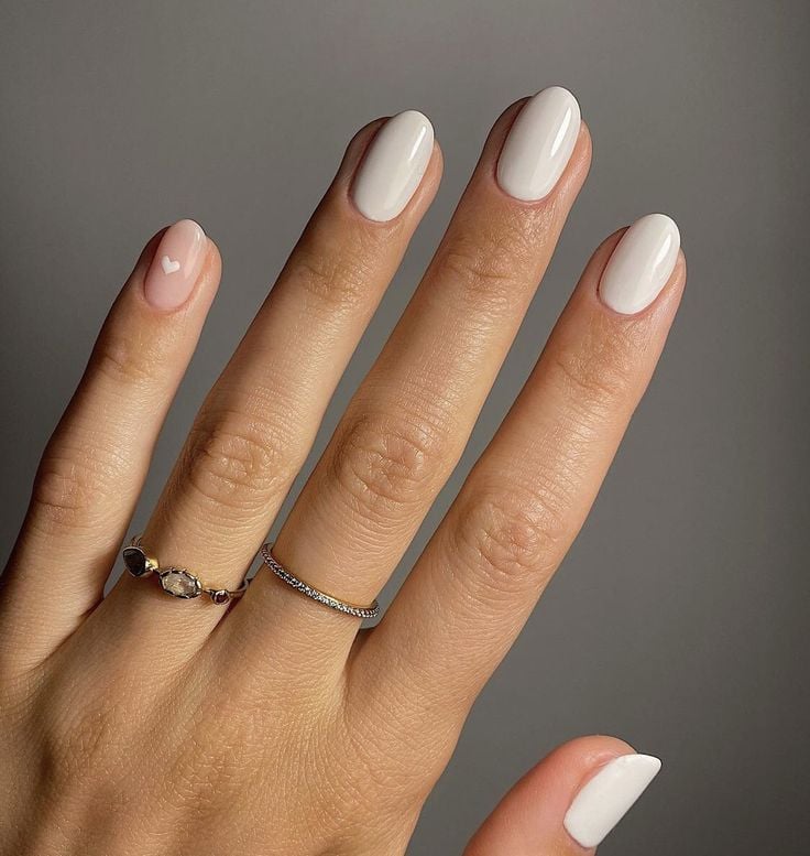 Unhas baby boomer brancas