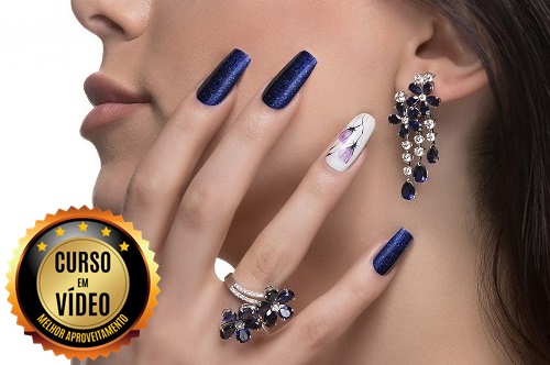 unha postiça realista com glitter