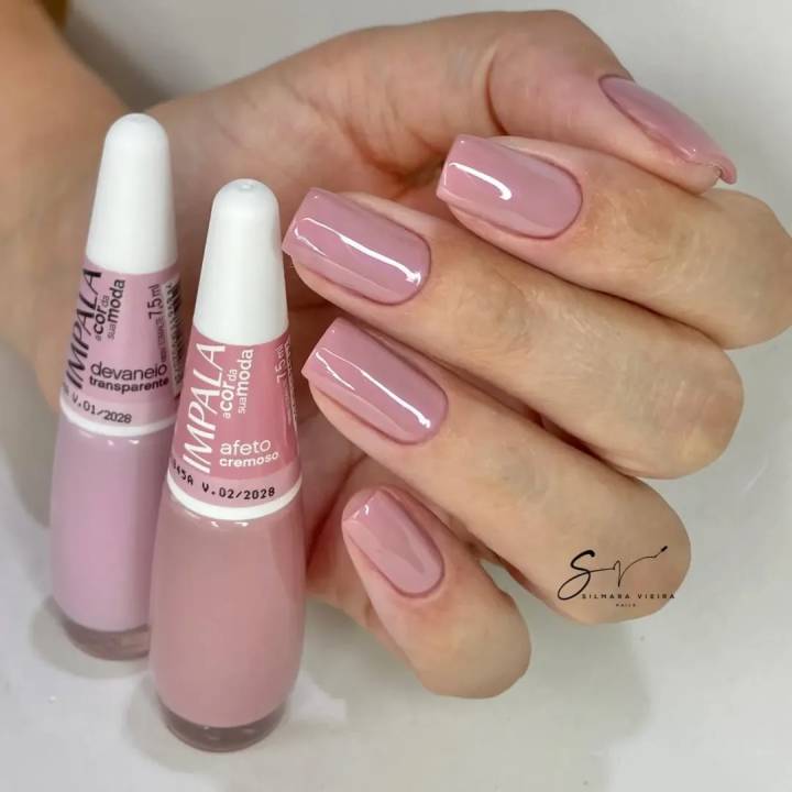 Unhas claras para formatura