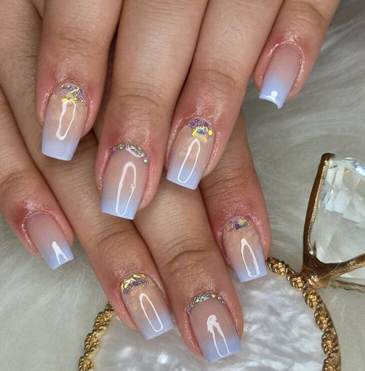 Unhas claras em gel