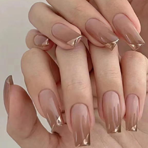 Unhas claras para o trabalho