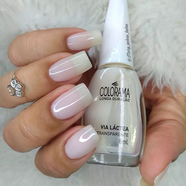 Unhas claras curtas