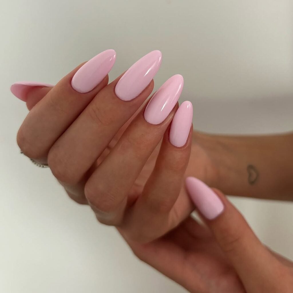Unhas claras minimalistas