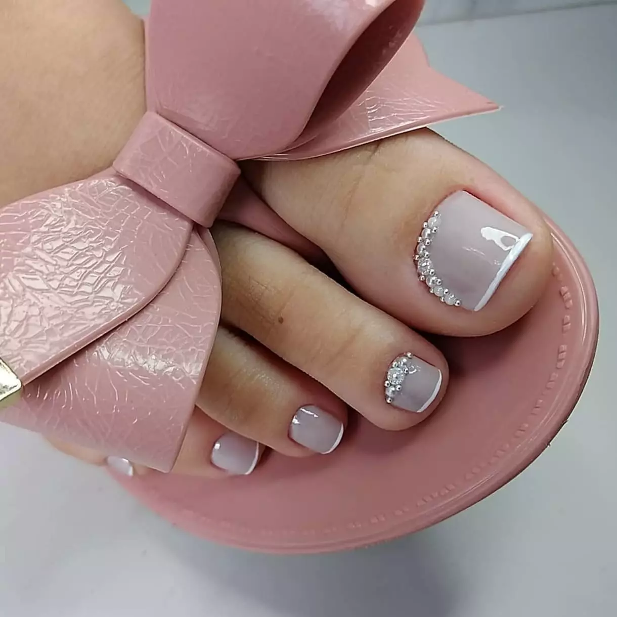 Unhas francesinha no pé