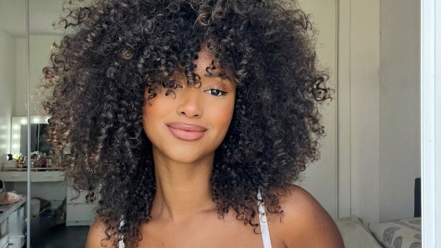 franja para cabelo cacheado