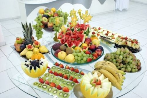 árvore de natal decorada com frutas