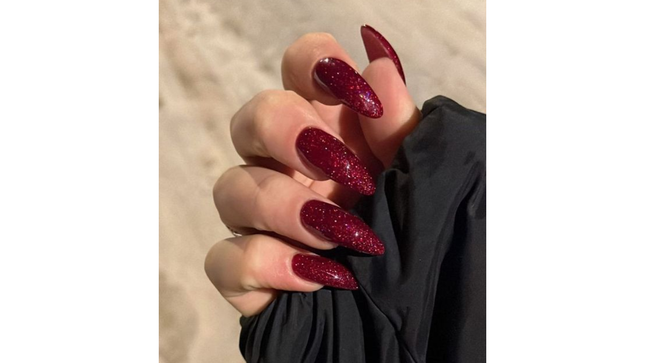 glitter encapsulado ou tradicional para unhas vermelhas