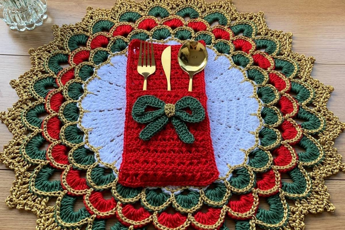 guardanapo de croche para estante com grafico